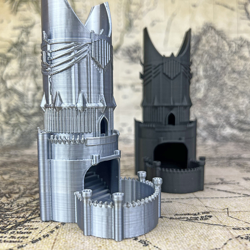 Dungeons & Dragons toranj za kockice za stolne igre, plastični; uzrast 14+, mladi 15–35 godina