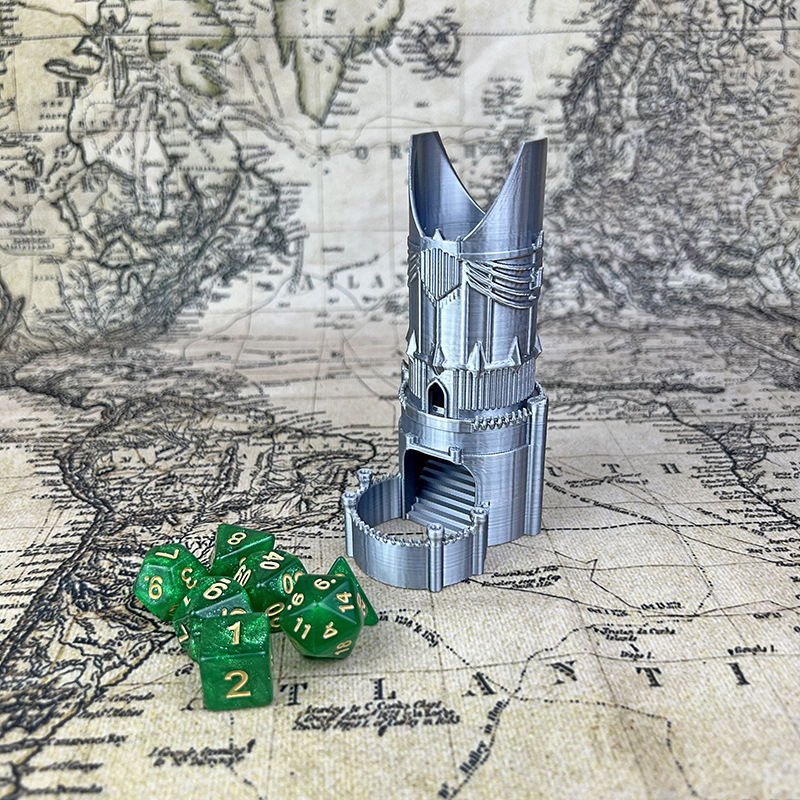 Dungeons & Dragons toranj za kockice za stolne igre, plastični; uzrast 14+, mladi 15–35 godina