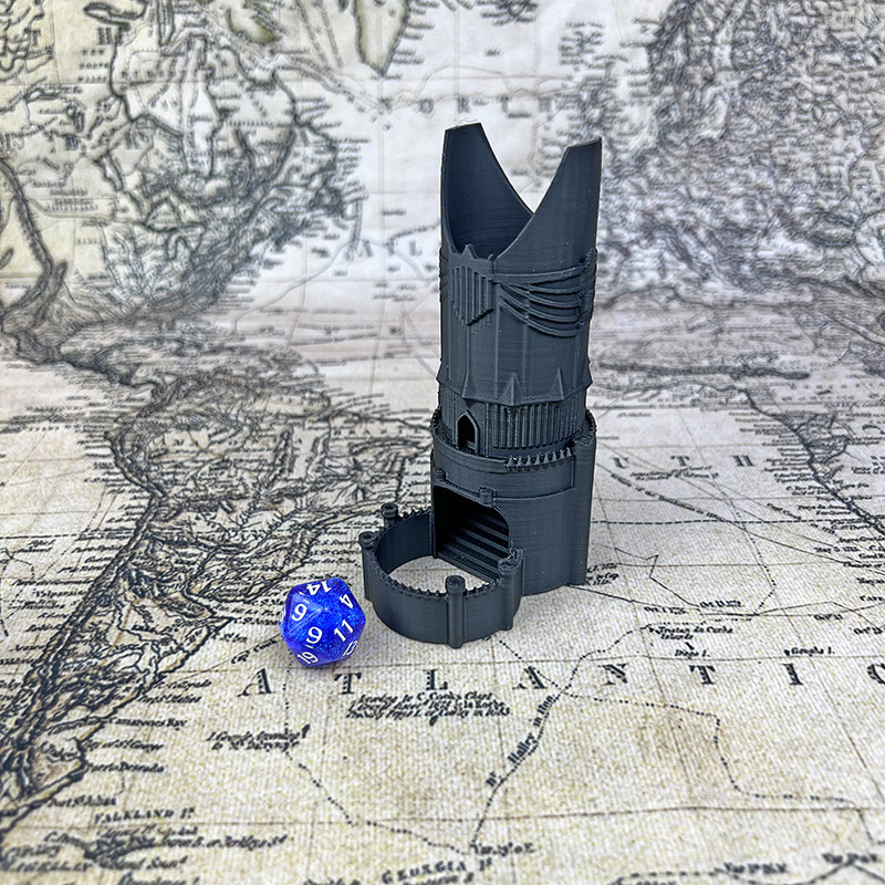 Dungeons & Dragons toranj za kockice za stolne igre, plastični; uzrast 14+, mladi 15–35 godina