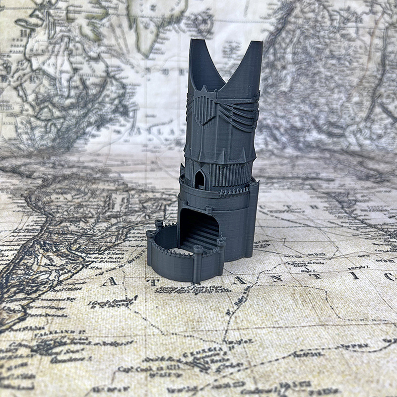Dungeons & Dragons toranj za kockice za stolne igre, plastični; uzrast 14+, mladi 15–35 godina