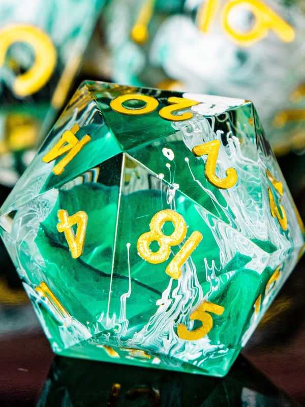 Set D&D kockica od smole — poliedrične D20 kocke s oštrim rubom, pravokutnog stila, 1 komplet u kutiji