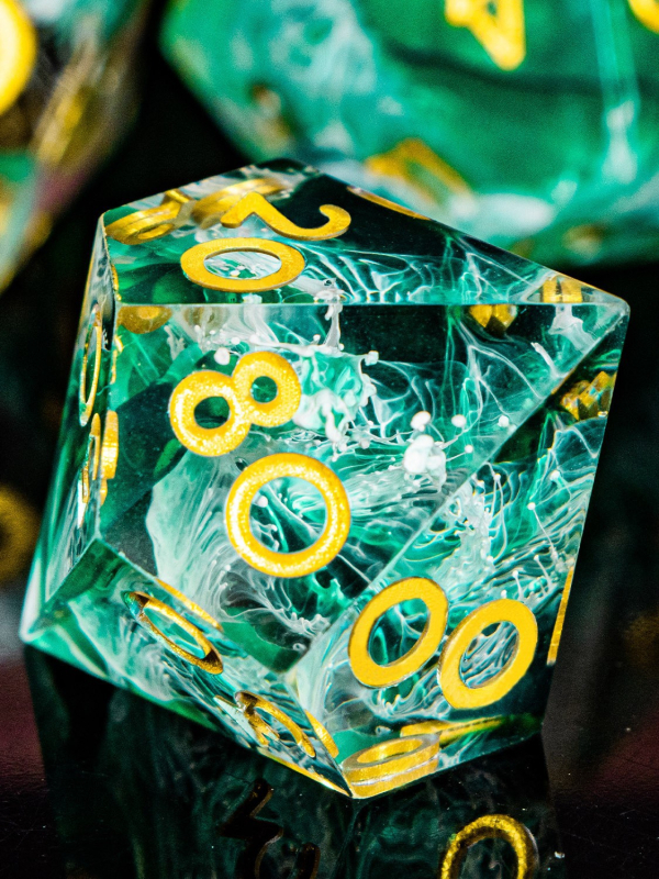 Set D&D kockica od smole — poliedrične D20 kocke s oštrim rubom, pravokutnog stila, 1 komplet u kutiji