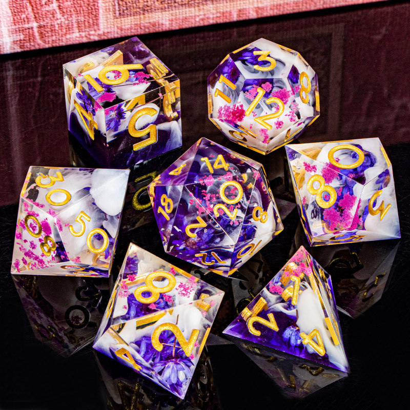 Set D&D kockica od smole — poliedrične D20 kocke s oštrim rubom, pravokutnog stila, 1 komplet u kutiji