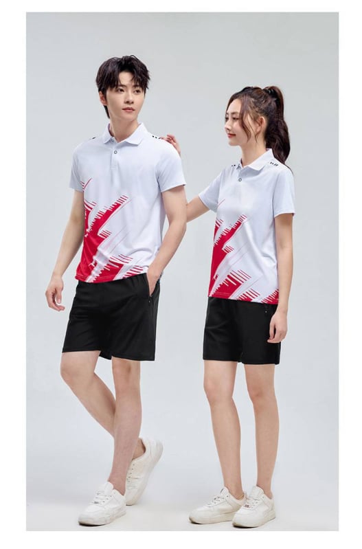 Dryžuotas sportinis kostiumas — apykaklė su lapeliu, trumpomis rankovėmis, Cool Silk audinys, 95% poliesteris