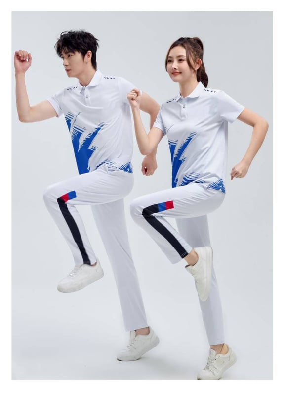 Dryžuotas sportinis kostiumas — apykaklė su lapeliu, trumpomis rankovėmis, Cool Silk audinys, 95% poliesteris