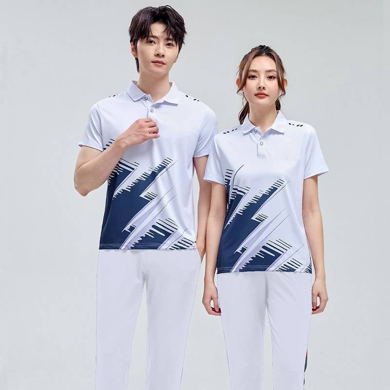 Dryžuotas sportinis kostiumas — apykaklė su lapeliu, trumpomis rankovėmis, Cool Silk audinys, 95% poliesteris