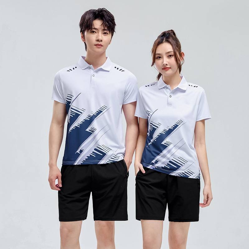 Dryžuotas sportinis kostiumas — apykaklė su lapeliu, trumpomis rankovėmis, Cool Silk audinys, 95% poliesteris