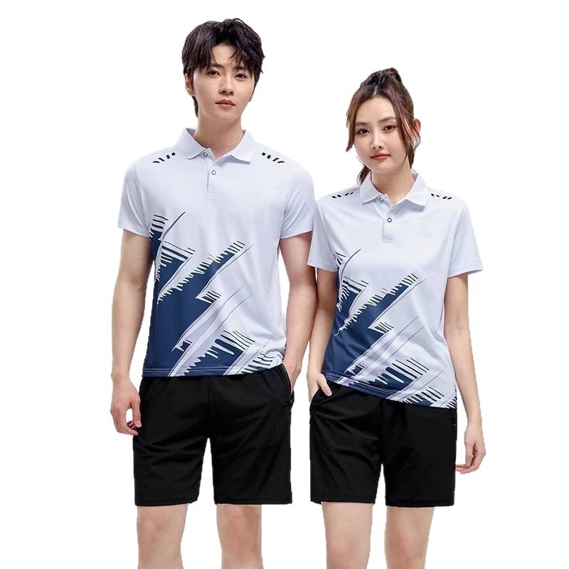 Dryžuotas sportinis kostiumas — apykaklė su lapeliu, trumpomis rankovėmis, Cool Silk audinys, 95% poliesteris