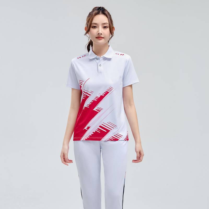 Dryžuotas sportinis kostiumas — apykaklė su lapeliu, trumpomis rankovėmis, Cool Silk audinys, 95% poliesteris