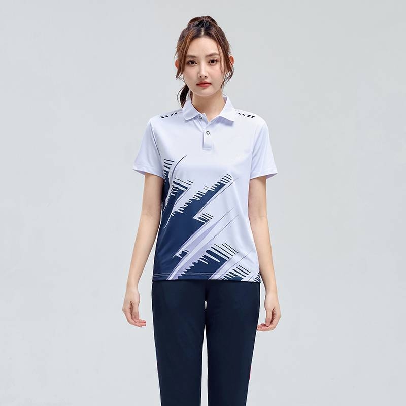 Dryžuotas sportinis kostiumas — apykaklė su lapeliu, trumpomis rankovėmis, Cool Silk audinys, 95% poliesteris