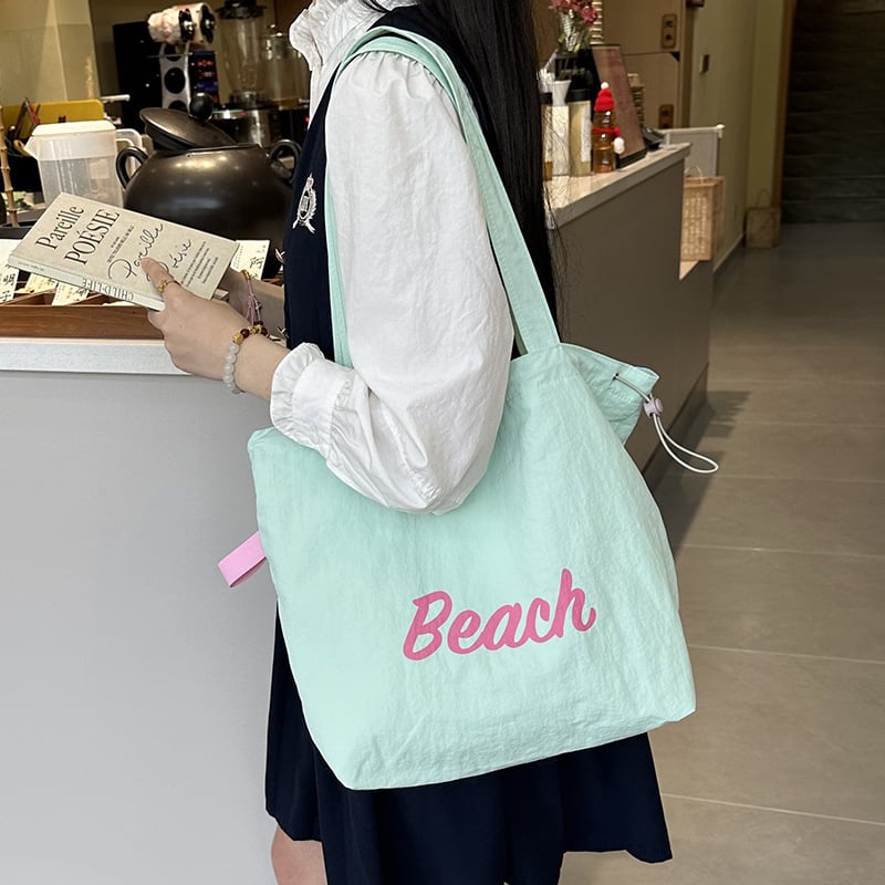 Nylon plecu soma ar šņorēm – pilsētas vienkāršs stils, iekšējā kabata ar rāvējslēdzēju un telefona kabatiņa, poliestera oderde