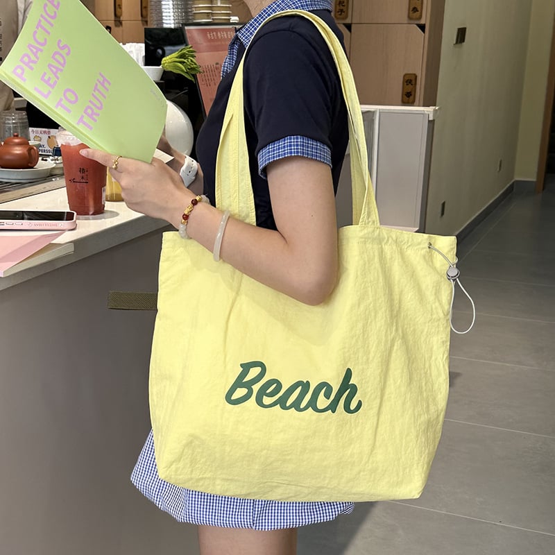 Nylon plecu soma ar šņorēm – pilsētas vienkāršs stils, iekšējā kabata ar rāvējslēdzēju un telefona kabatiņa, poliestera oderde