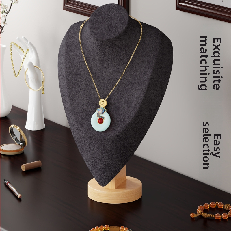 Stojan na náhrdelník na stolné použitie — šperkovník, borovicové drevo + látka, moderný štýl, jednostupňový