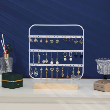 Auskarnu auskaru statīvs – dzelzs māksla, mākslinieciskais stils, trīs līmeņu dizains, izlaidums 2025. gada rudenī