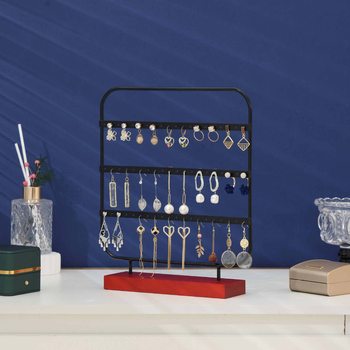 Auskarnu auskaru statīvs – dzelzs māksla, mākslinieciskais stils, trīs līmeņu dizains, izlaidums 2025. gada rudenī