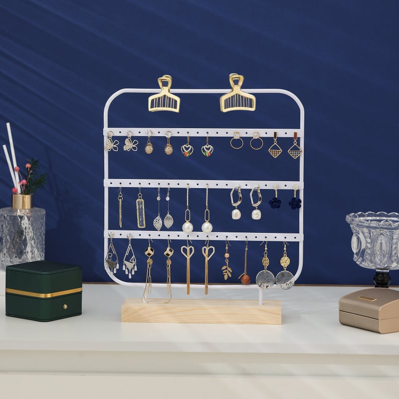 Auskarnu auskaru statīvs – dzelzs māksla, mākslinieciskais stils, trīs līmeņu dizains, izlaidums 2025. gada rudenī