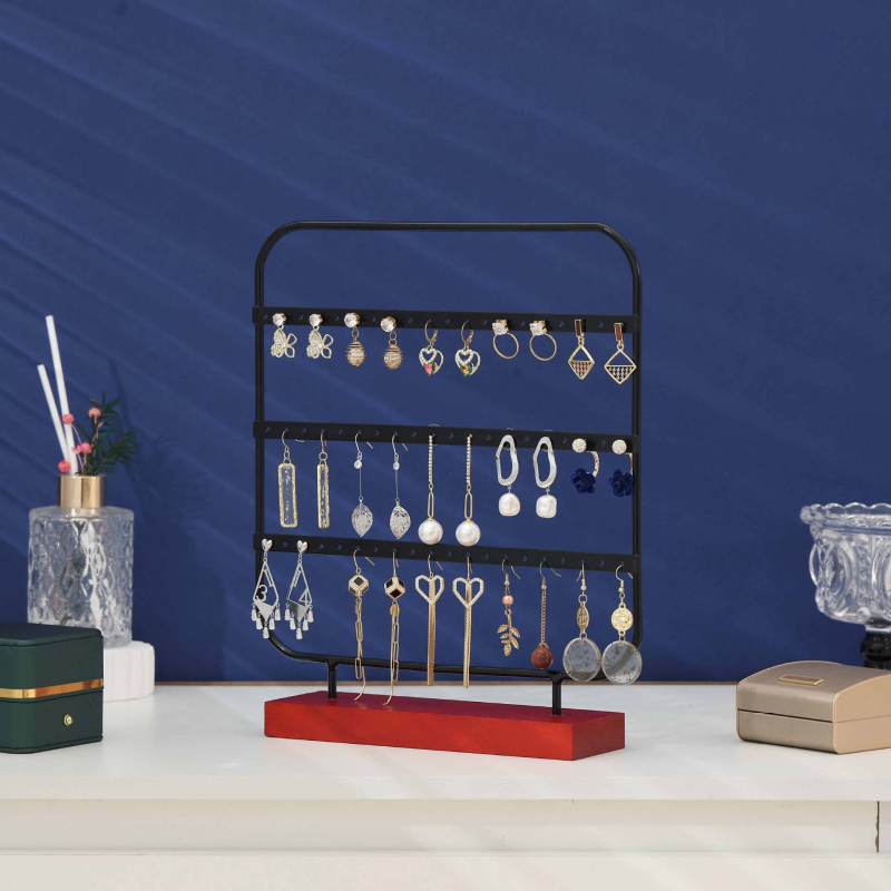 Auskarnu auskaru statīvs – dzelzs māksla, mākslinieciskais stils, trīs līmeņu dizains, izlaidums 2025. gada rudenī