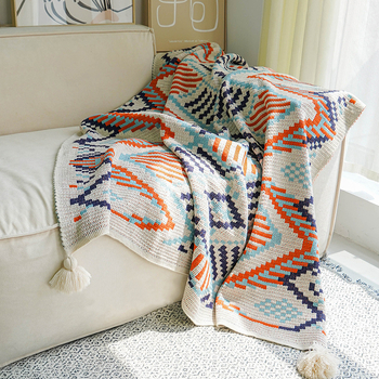 Bohem kötött kanapépléd rojtokkal, geometriai mintával, modern minimalista stílus, prémium minőség, súlya legfeljebb 180 g