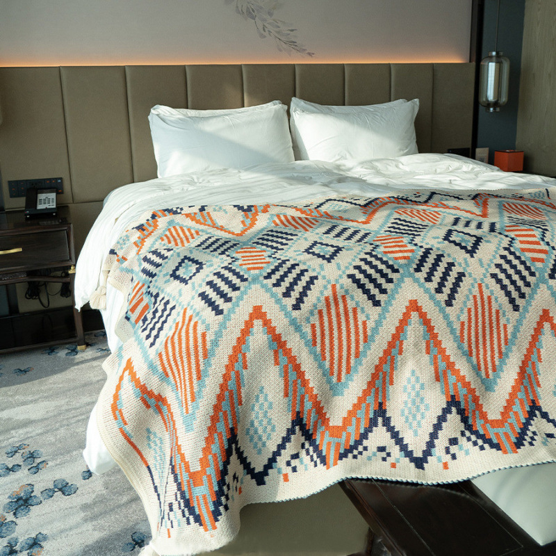 Bohem kötött kanapépléd rojtokkal, geometriai mintával, modern minimalista stílus, prémium minőség, súlya legfeljebb 180 g