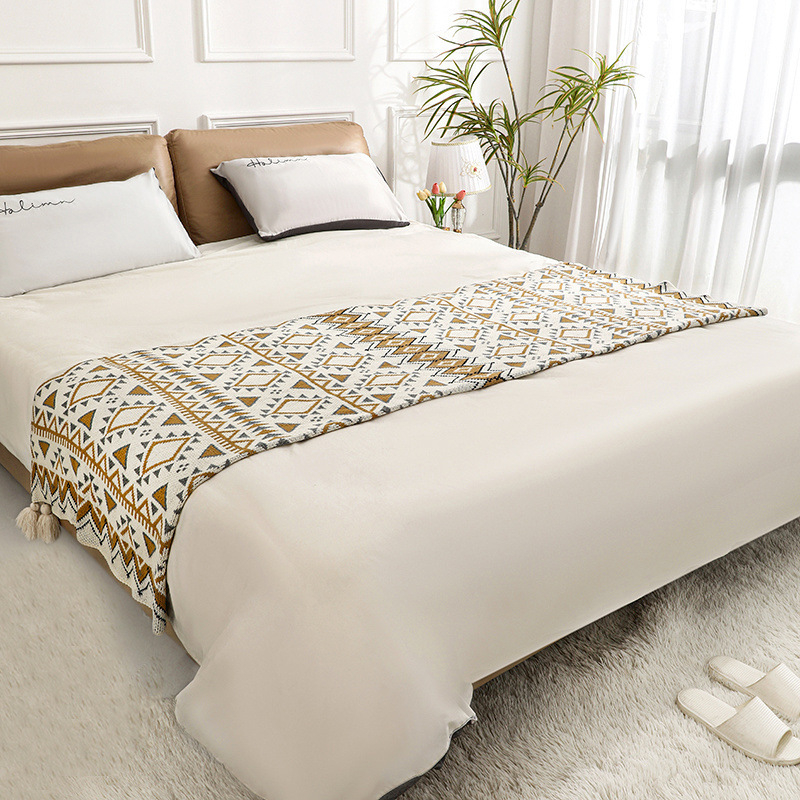 Bohem kötött kanapépléd rojtokkal, geometriai mintával, modern minimalista stílus, prémium minőség, súlya legfeljebb 180 g