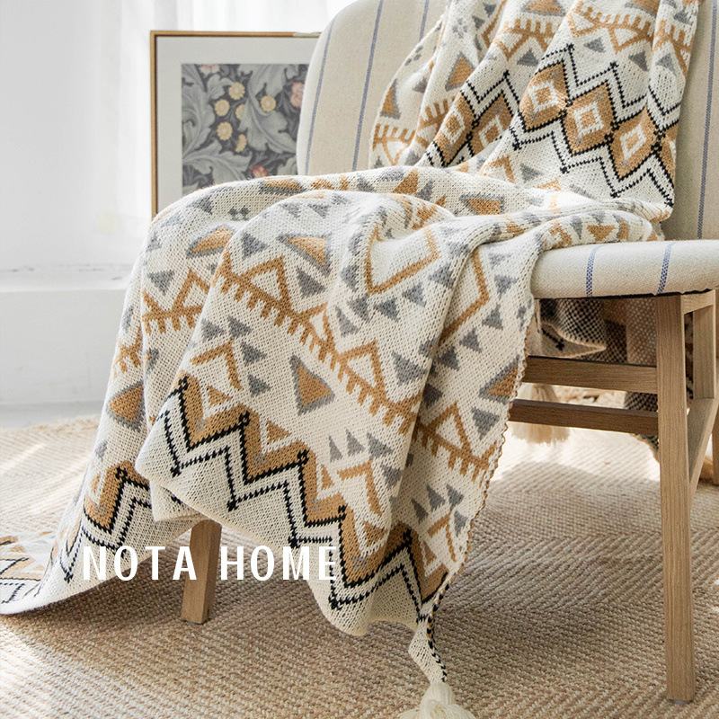 Bohem kötött kanapépléd rojtokkal, geometriai mintával, modern minimalista stílus, prémium minőség, súlya legfeljebb 180 g