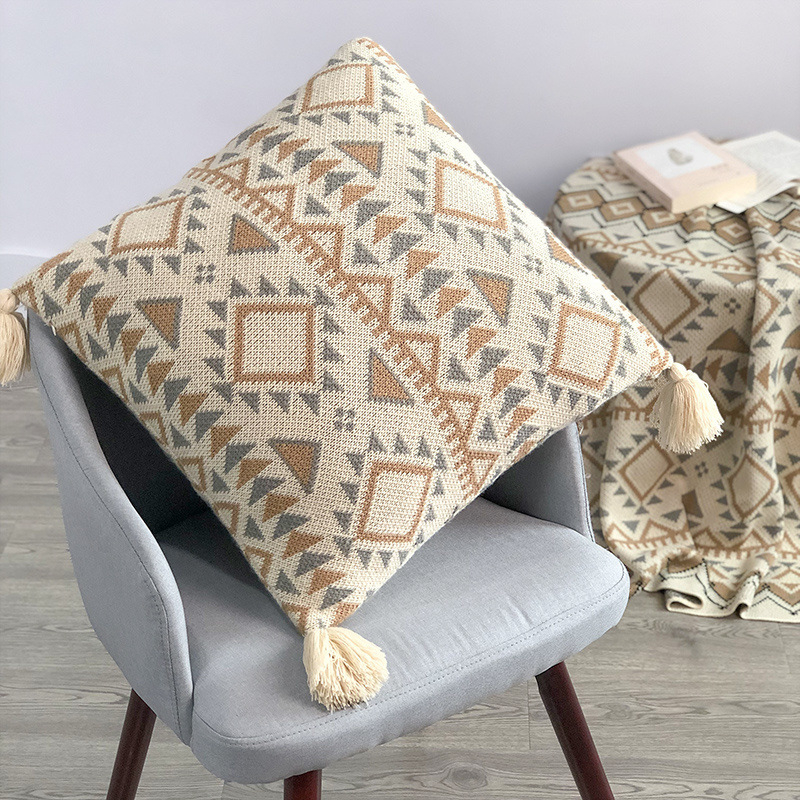 Bohem kötött kanapépléd rojtokkal, geometriai mintával, modern minimalista stílus, prémium minőség, súlya legfeljebb 180 g