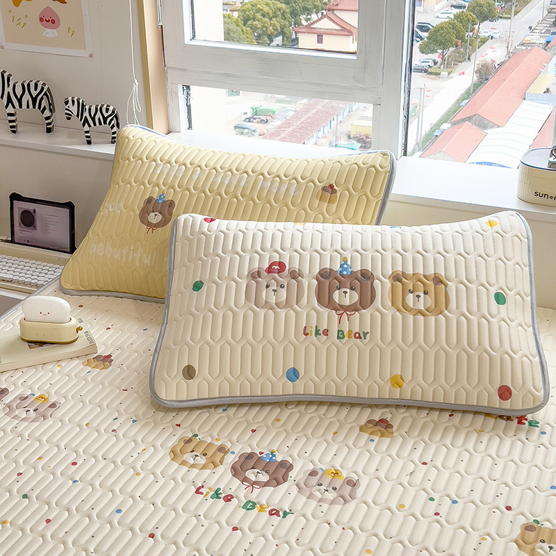 Trīs daļu lateksa dzesējošais gulēšanas komplekts – dabīgs latekss, lateksa saturs 80-90%, adījums ar drukas rakstu