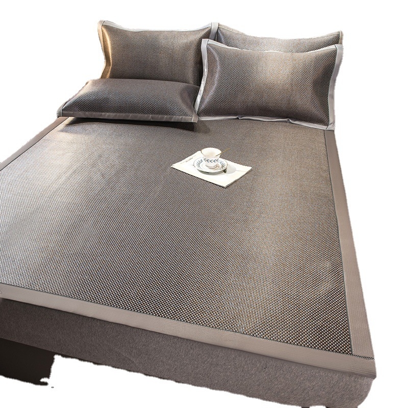 Proljetno-ljetni set posteljine visokog kvalitete s hlađenjem Ice Silk mat za krevet 1,8 m, tro-dijelni set posteljine (mat, ravna plahta i plahta s gumom).