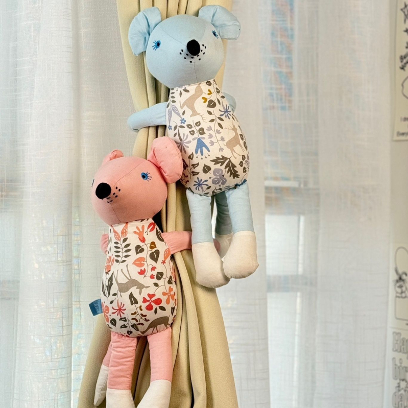 Aizkaru turētāji – pāris pūkainu dzīvnieku figūriņas, mazā pele, bērnu istabai, materiāls: zīds, stils: universāls