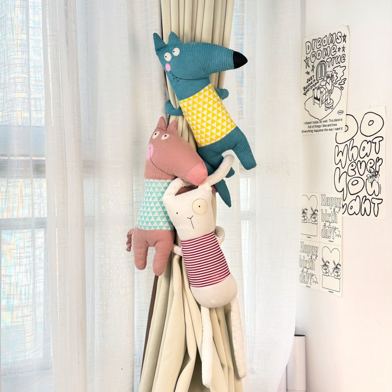 Aizkaru turētāji – pāris pūkainu dzīvnieku figūriņas, mazā pele, bērnu istabai, materiāls: zīds, stils: universāls