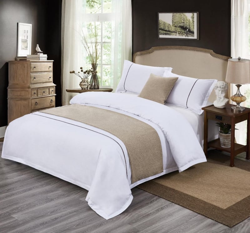 Kétoldalas hotel minőségű ágy futó poliészterből, modern, minimalist stílus, első osztályú minőség, szállodák és panziók számára