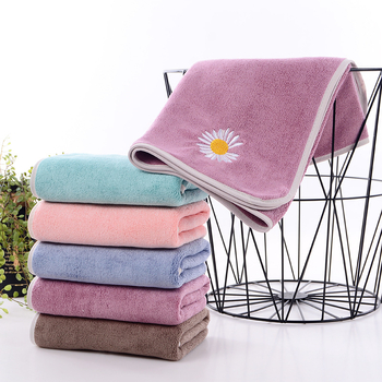 Uterac za lice od mikrovlakana, s izvezenim slovima – Ida House, 80% poliester / 20% poliamid, vlakno 32, izšivanje, rub, 80–100 g, prilagodljivo