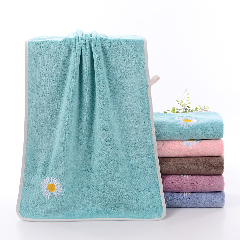 Uterac za lice od mikrovlakana, s izvezenim slovima – Ida House, 80% poliester / 20% poliamid, vlakno 32, izšivanje, rub, 80–100 g, prilagodljivo