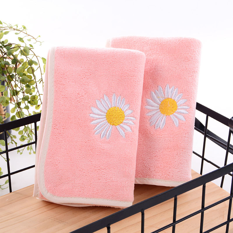 Uterac za lice od mikrovlakana, s izvezenim slovima – Ida House, 80% poliester / 20% poliamid, vlakno 32, izšivanje, rub, 80–100 g, prilagodljivo