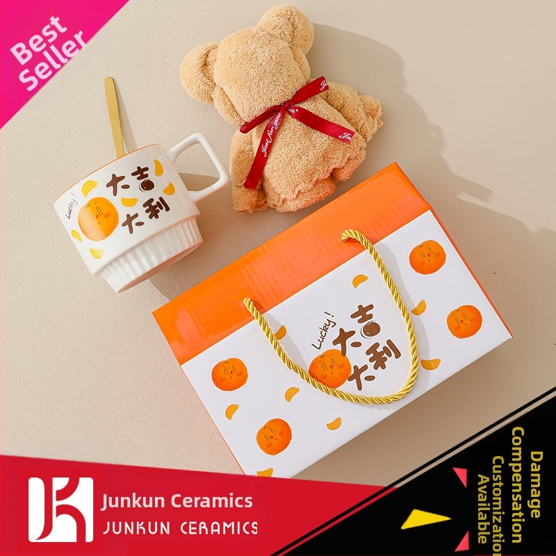 Kausa komplekts dāvanas kastē – keramikas krūze ar logotipu, porcelāns, mikroviļņu drošs, 3 gab., UCOROOM