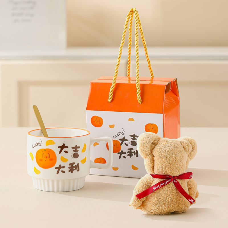 Kausa komplekts dāvanas kastē – keramikas krūze ar logotipu, porcelāns, mikroviļņu drošs, 3 gab., UCOROOM