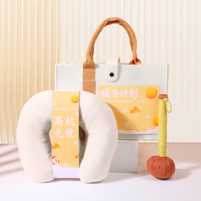 Biznesa dāvanu komplekts — minimālistisks stils, iesaiņots dāvanu kastē, rudens–ziemas sezona, korporatīvās dāvanas