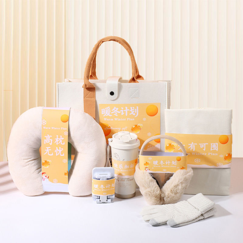 Biznesa dāvanu komplekts — minimālistisks stils, iesaiņots dāvanu kastē, rudens–ziemas sezona, korporatīvās dāvanas