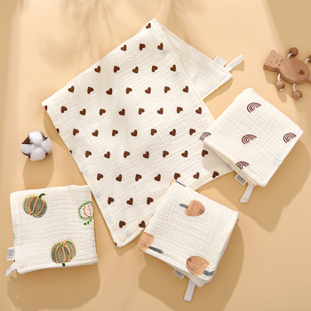 Bērnu dvielis, četru slāņu marle, ķemmēta diega, lāča karikatūras motīvs, ar drukātu logotipu, svars 40 g