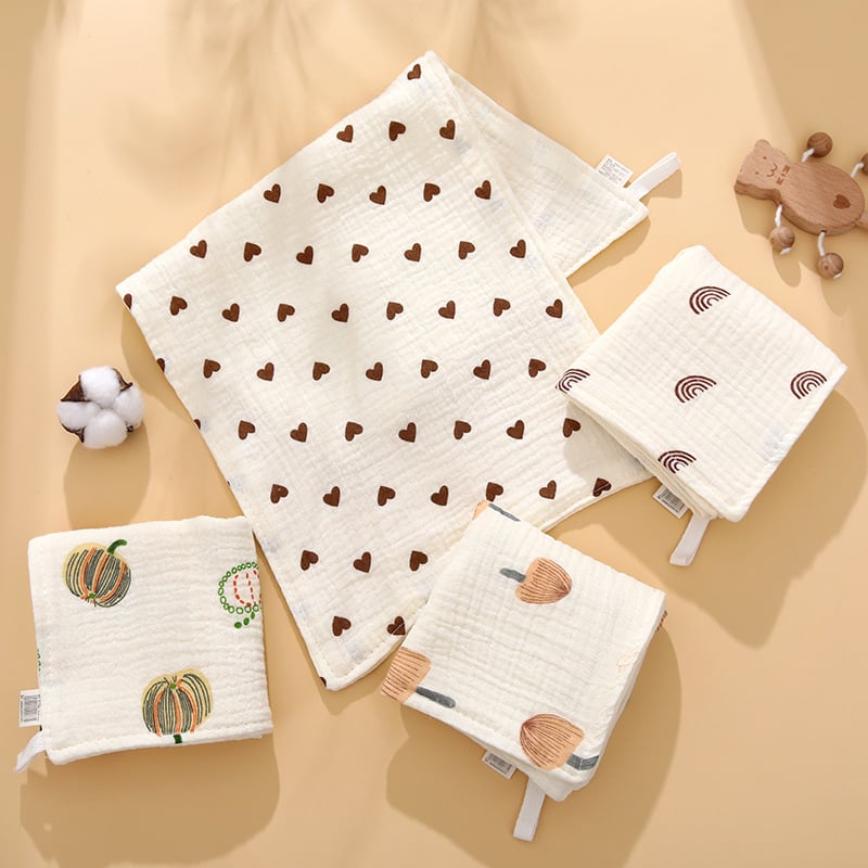 Bērnu dvielis, četru slāņu marle, ķemmēta diega, lāča karikatūras motīvs, ar drukātu logotipu, svars 40 g