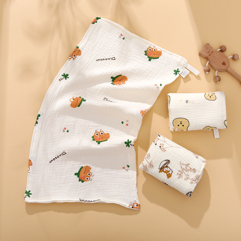 Bērnu dvielis, četru slāņu marle, ķemmēta diega, lāča karikatūras motīvs, ar drukātu logotipu, svars 40 g