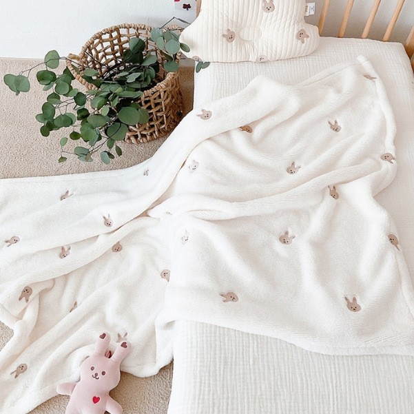 Bejbi deka od poliestera s karikaturnim motivom, 300–499 g, moderan minimalistički stil