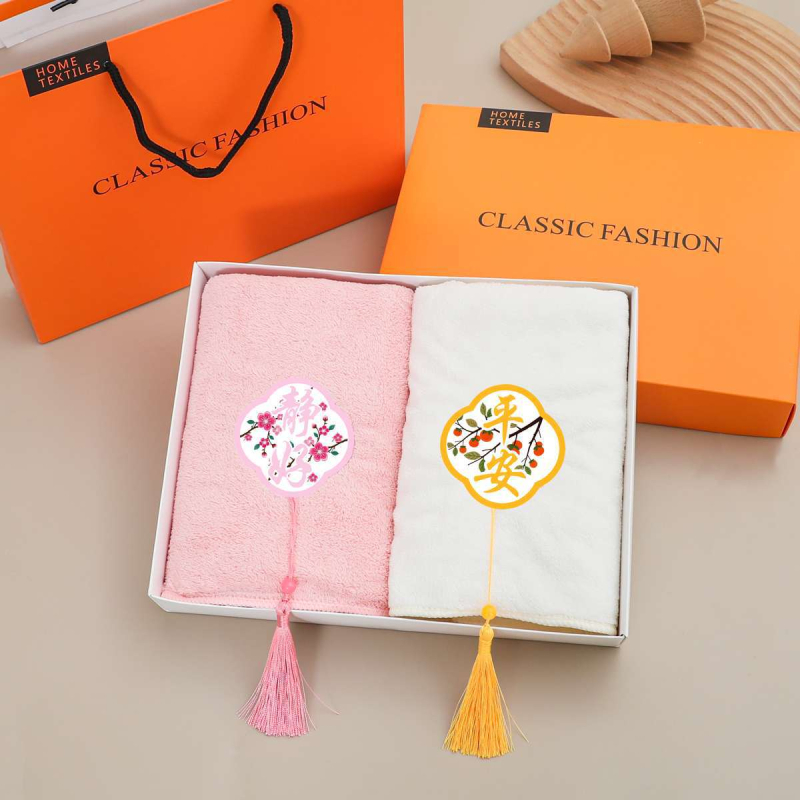 Korall velúr törölköző ajándékdobozban – esküvői szuvenír, 260 g, hímzés és varrás, logó nyomás lehetséges