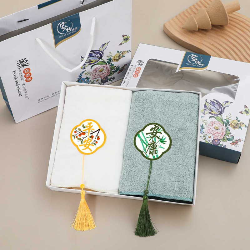 Korall velúr törölköző ajándékdobozban – esküvői szuvenír, 260 g, hímzés és varrás, logó nyomás lehetséges