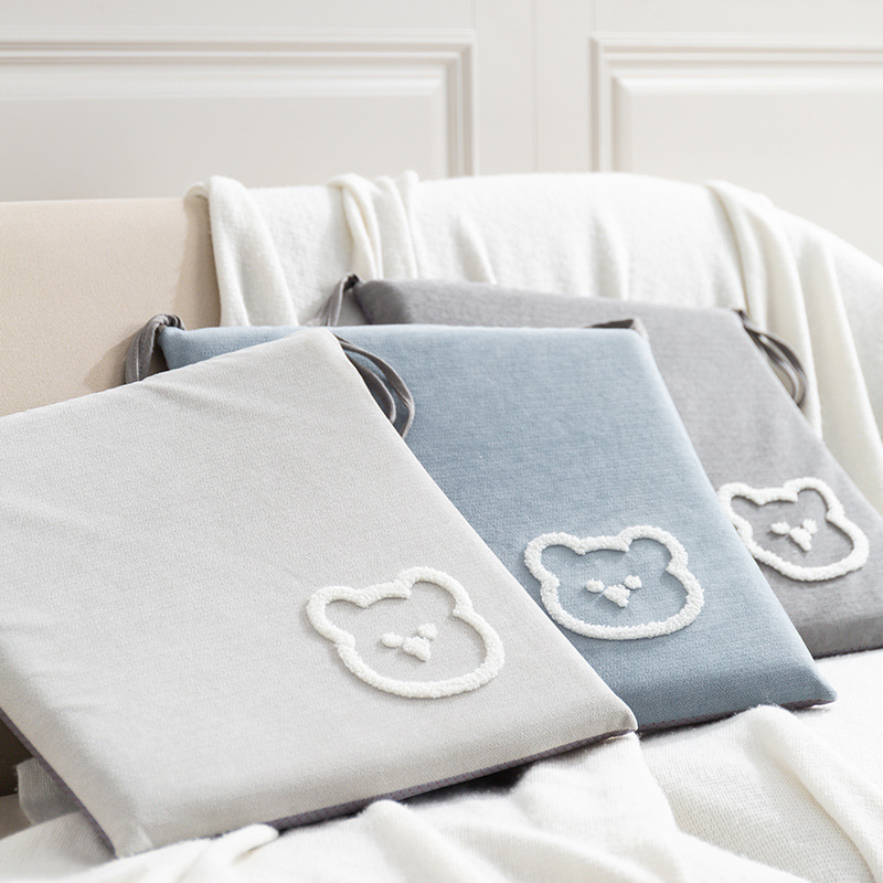 Lai jastuk za stolicu – poliester vlakno, uzorak crtani/anime, prilagodljiv, pogodan za dnevni boravak, ured i studij.