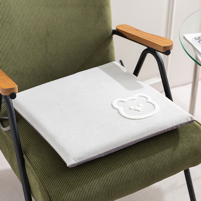 Lai jastuk za stolicu – poliester vlakno, uzorak crtani/anime, prilagodljiv, pogodan za dnevni boravak, ured i studij.