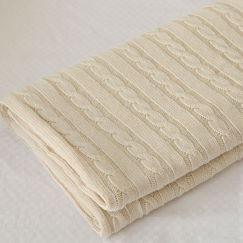 Kokvilnas adīta sega dīvānam, 100% kokvilna, 830 g, vienkrāsains raksts, mūsdienīgs stils, piemērots pavasarim un rudenim