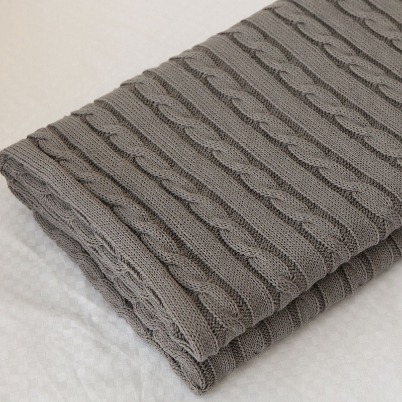 Kokvilnas adīta sega dīvānam, 100% kokvilna, 830 g, vienkrāsains raksts, mūsdienīgs stils, piemērots pavasarim un rudenim