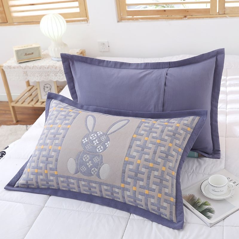 Dvigubo komplektas pagalvių užvalkalai iš šukuotos medvilnės, modelis su karikatūra ir languotu raštu, aplanko stiliaus užsegimas, minkšti ir be pluošto