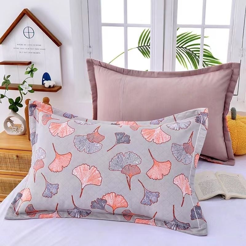 Dvigubo komplektas pagalvių užvalkalai iš šukuotos medvilnės, modelis su karikatūra ir languotu raštu, aplanko stiliaus užsegimas, minkšti ir be pluošto